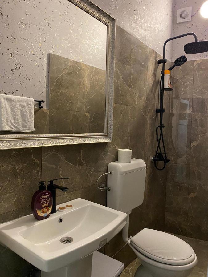 Hotel In Time Призрен Экстерьер фото